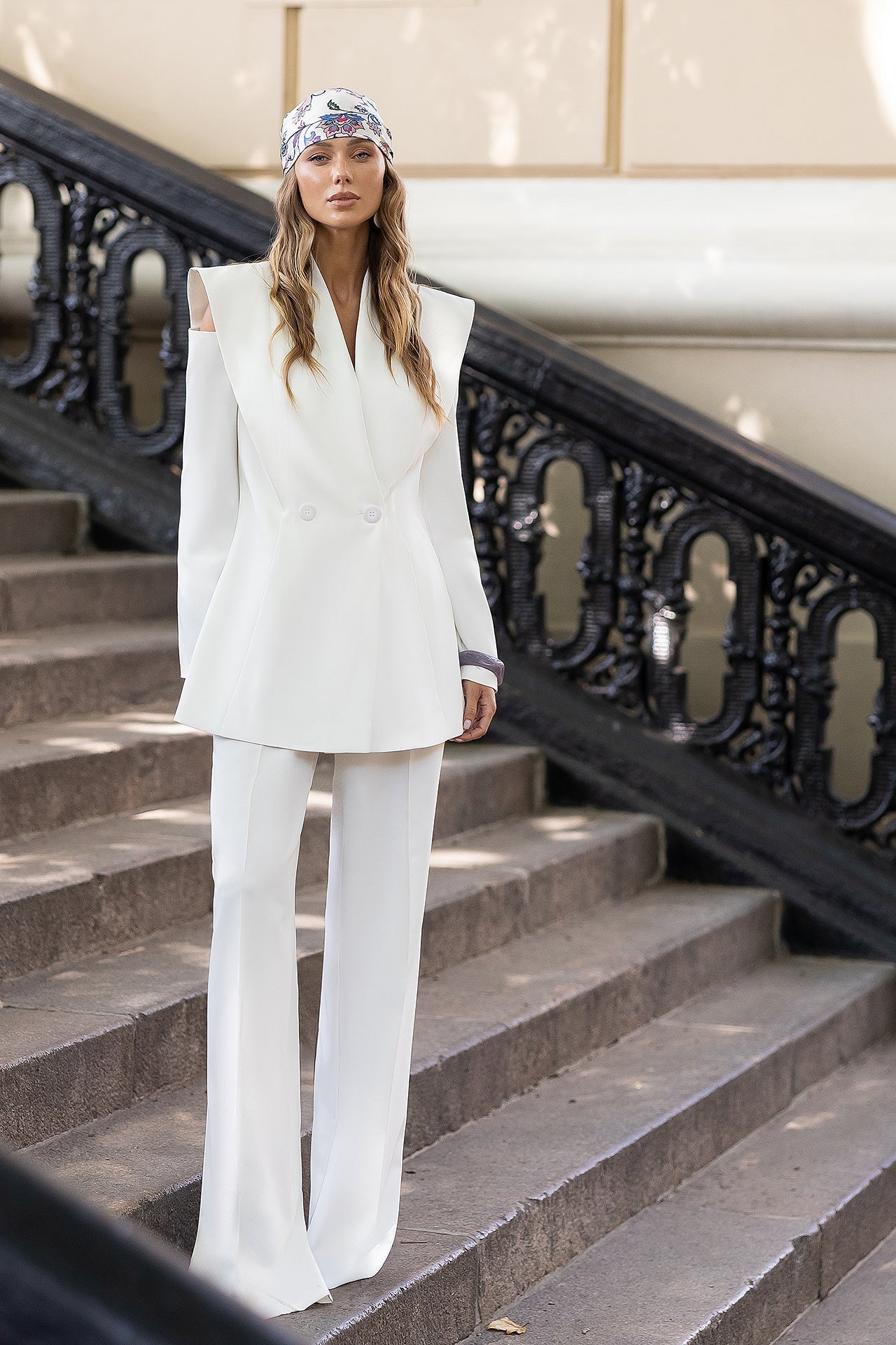 Costum Amalya Ivory
