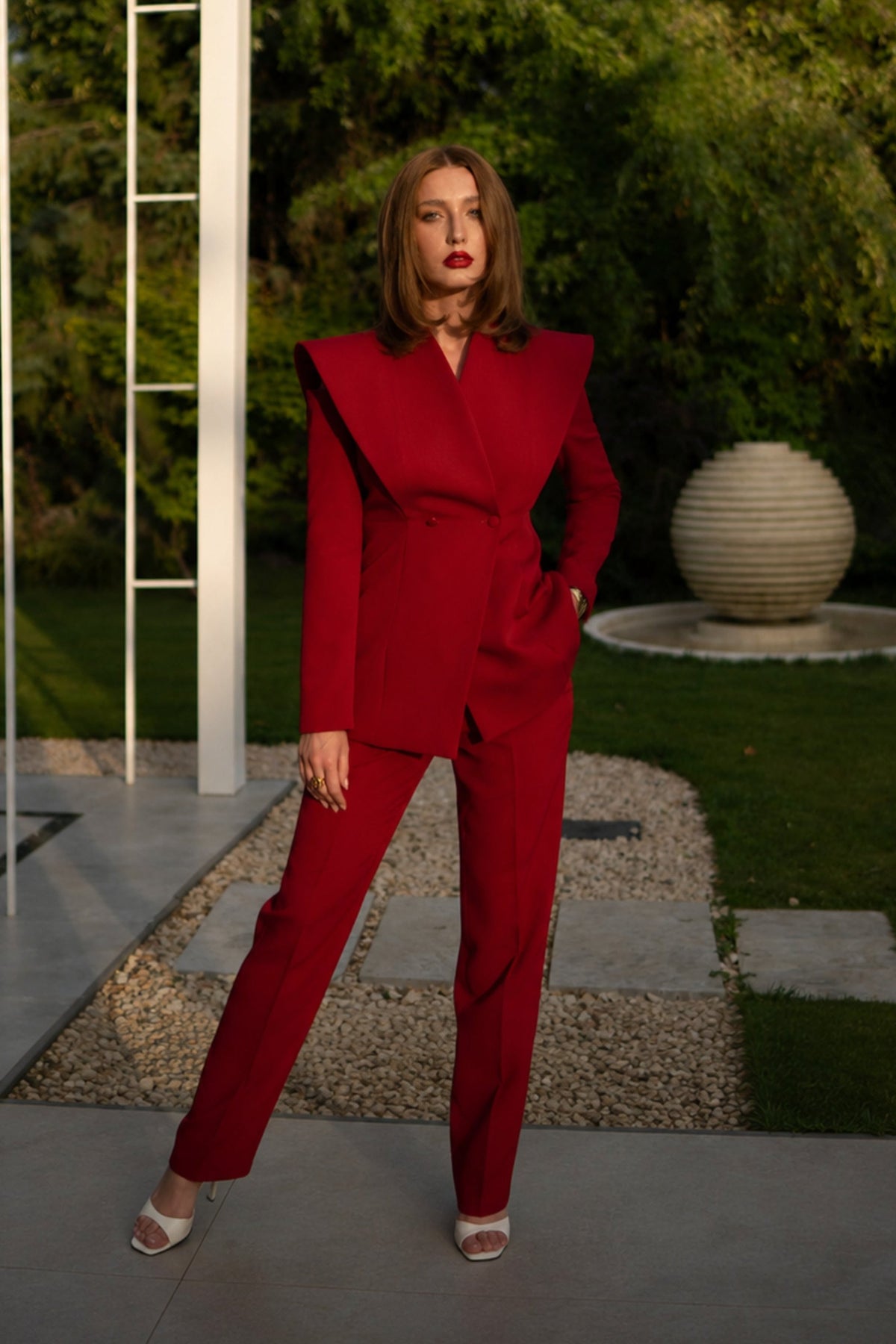 Costum Marlenne Rosu
