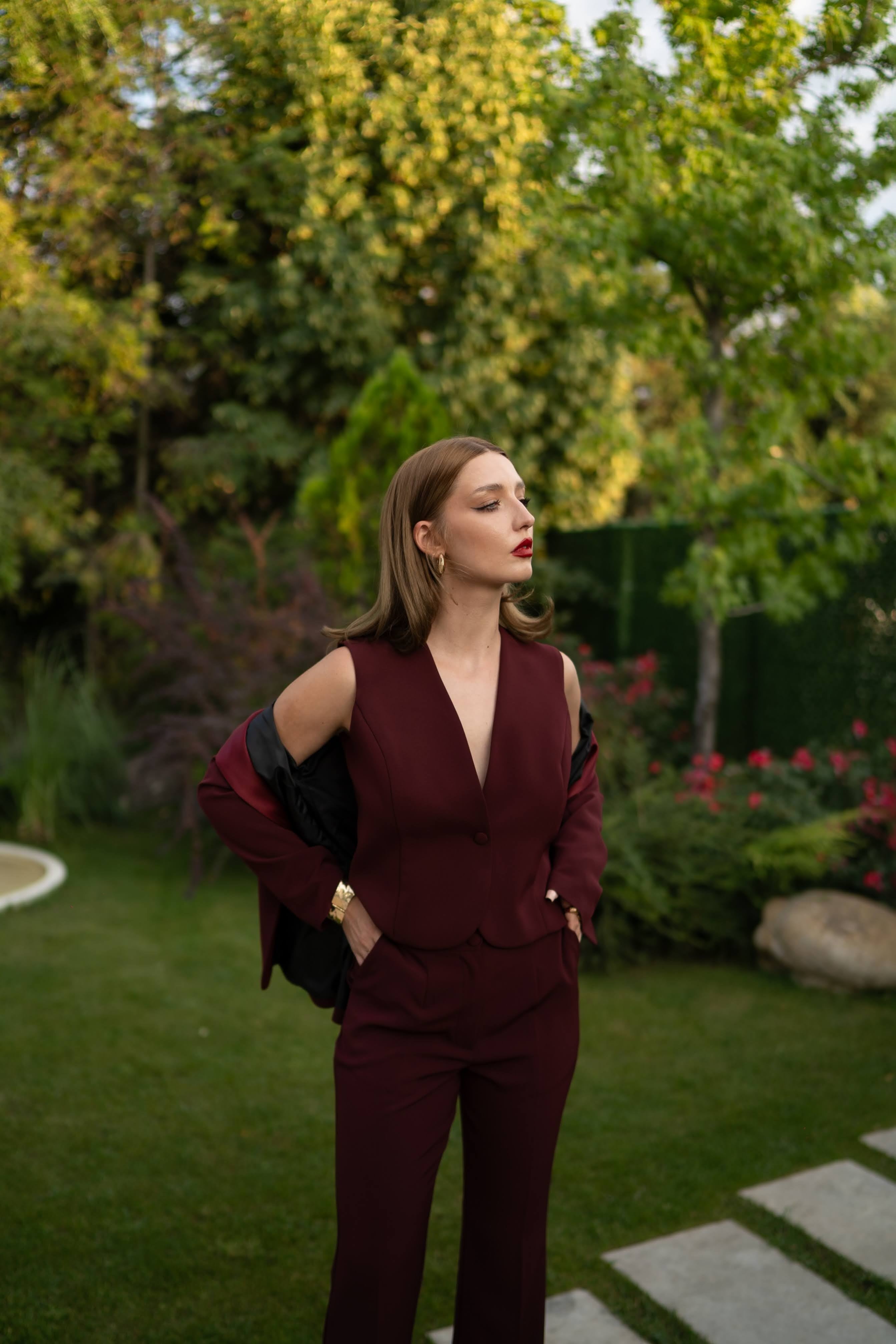 Costum Iris Burgundy