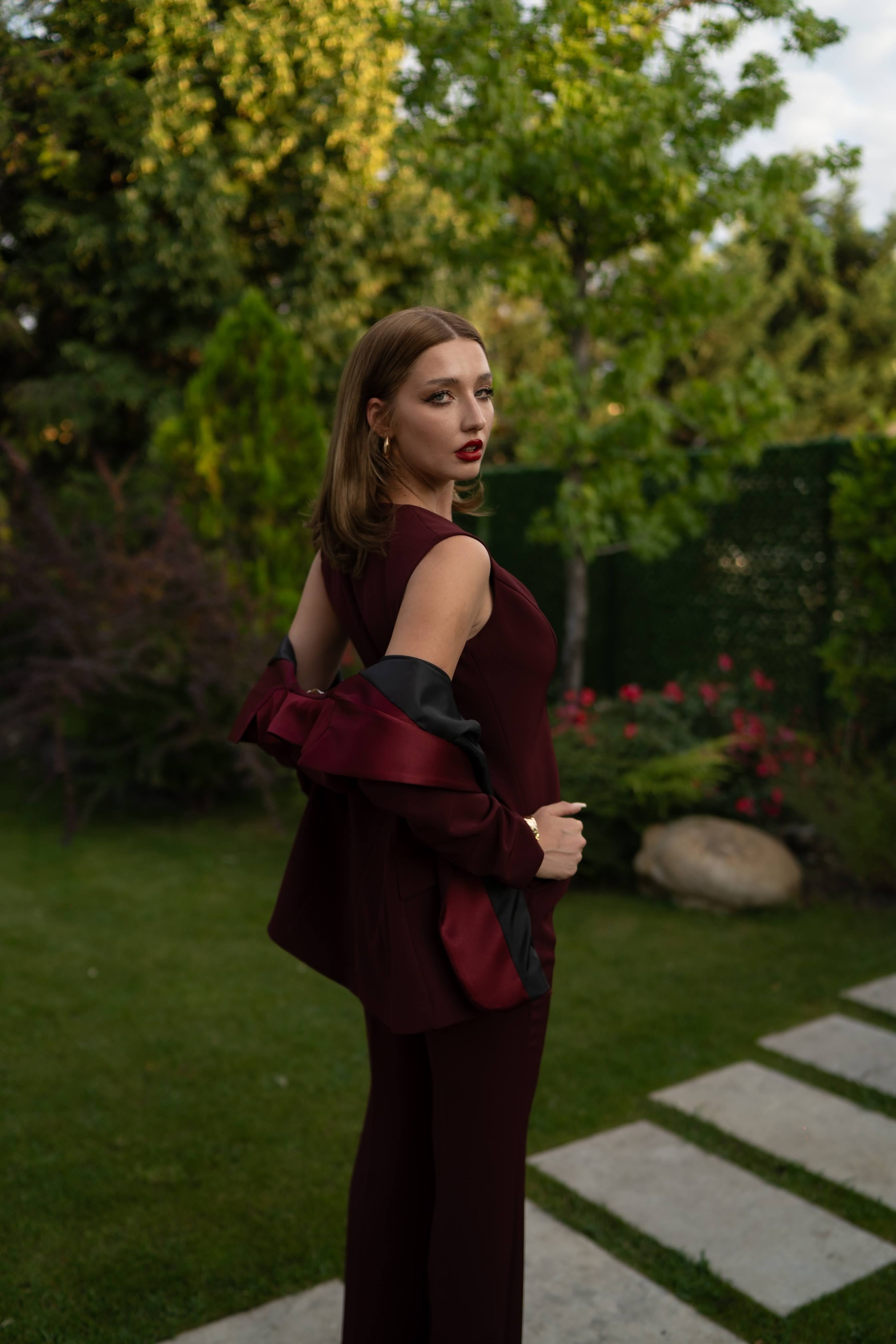 Costum Iris Burgundy